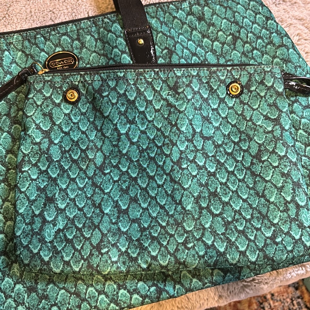Coach Limited Edition Green Snake Print Tote with Removable Pouch - Picture 7 of 11